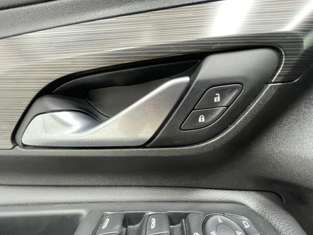 Used 2020 White GMC SLT image 12