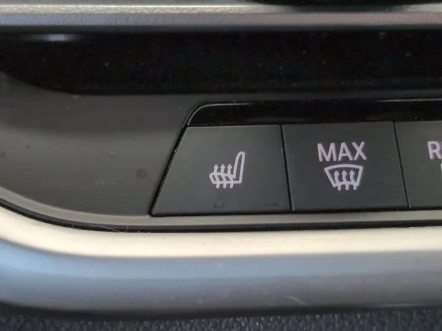 Used 2022 Green BMW xDrive40i image 24