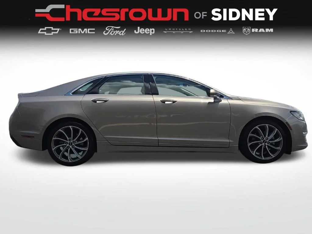 Used 2018 Brown Lincoln Select image 12