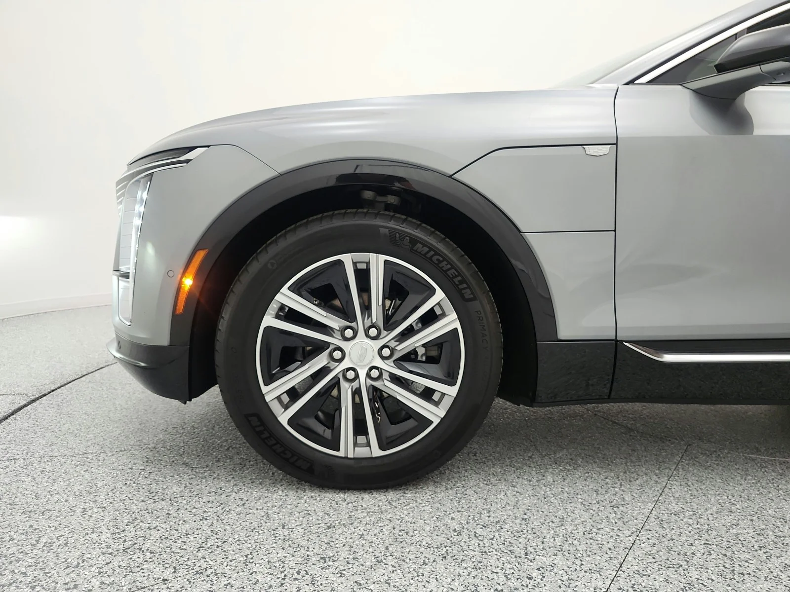 Used 2024 Argent Silver Metallic Cadillac Luxury image 18