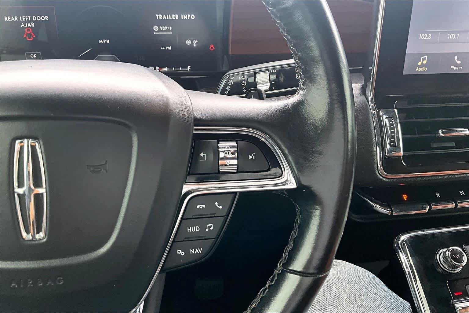 Used 2018 White Platinum Metallic Tri-Coat Lincoln Reserve image 25