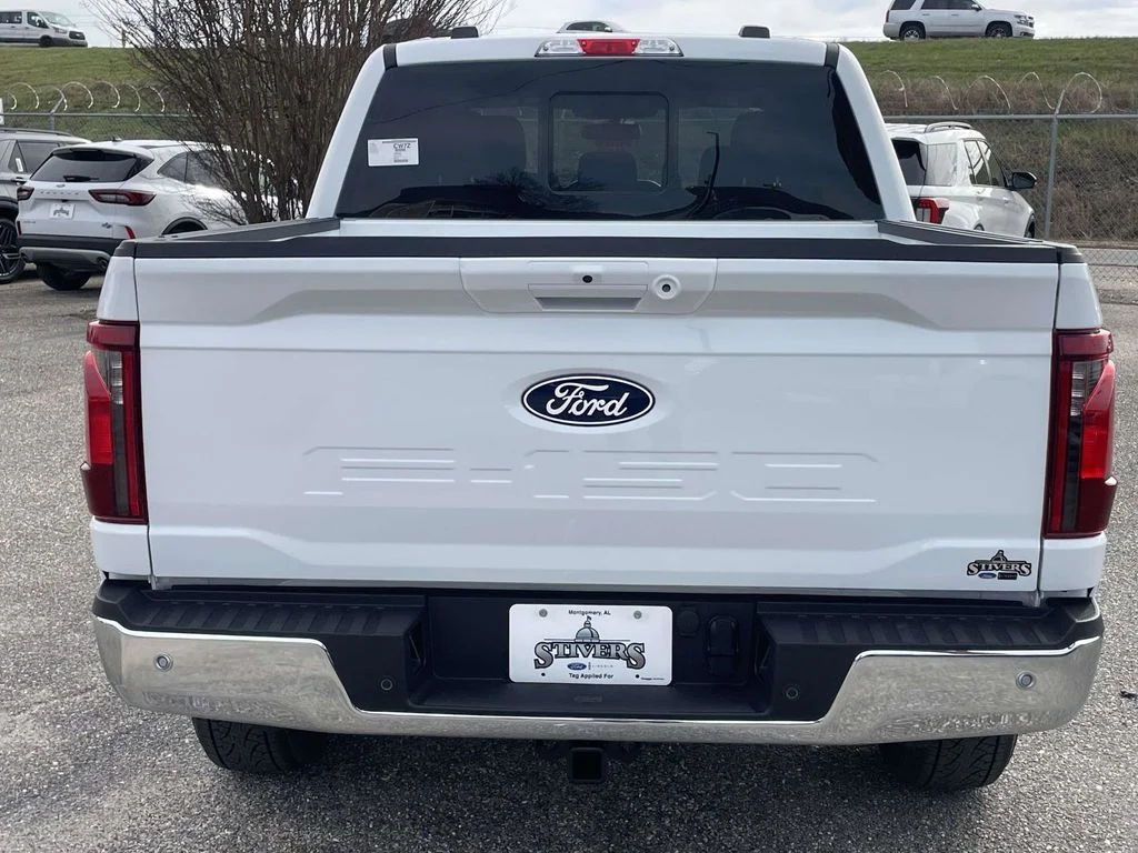 New 2026 Oxford White Ford XLT image 4