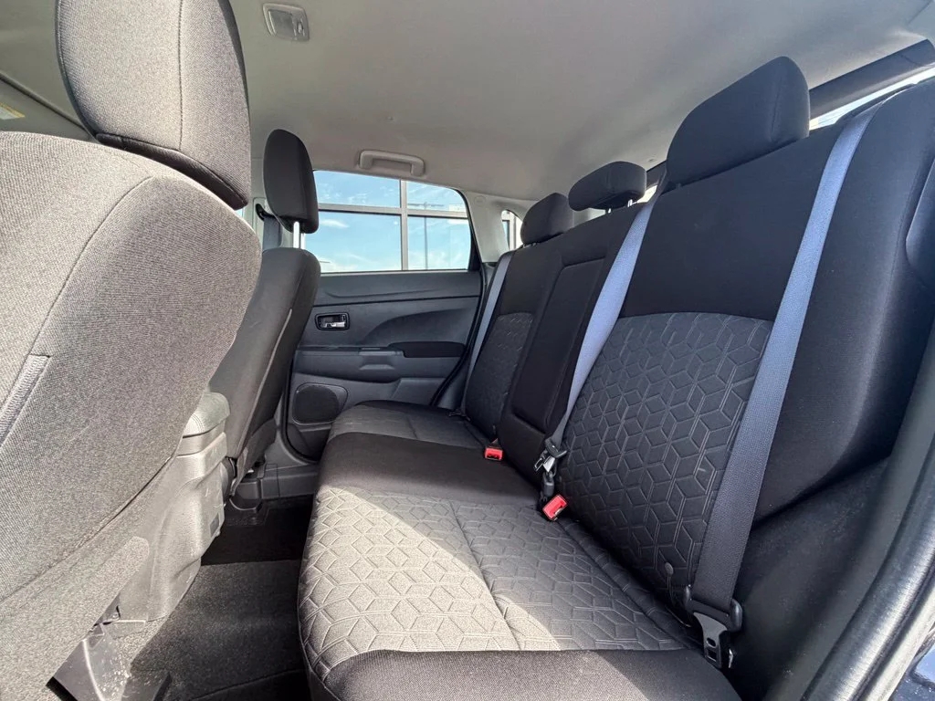 Used 2022 Black Mitsubishi 2.0 SE image 8