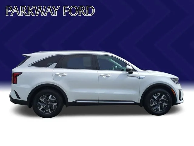 Used 2022 White Kia EX image 6