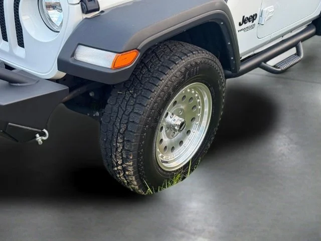 Used 2021 White Jeep Sport image 5