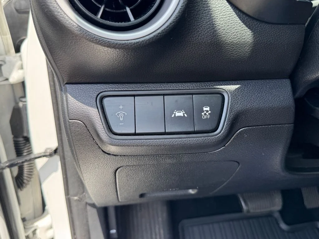 Used 2020 White Kia FE image 18
