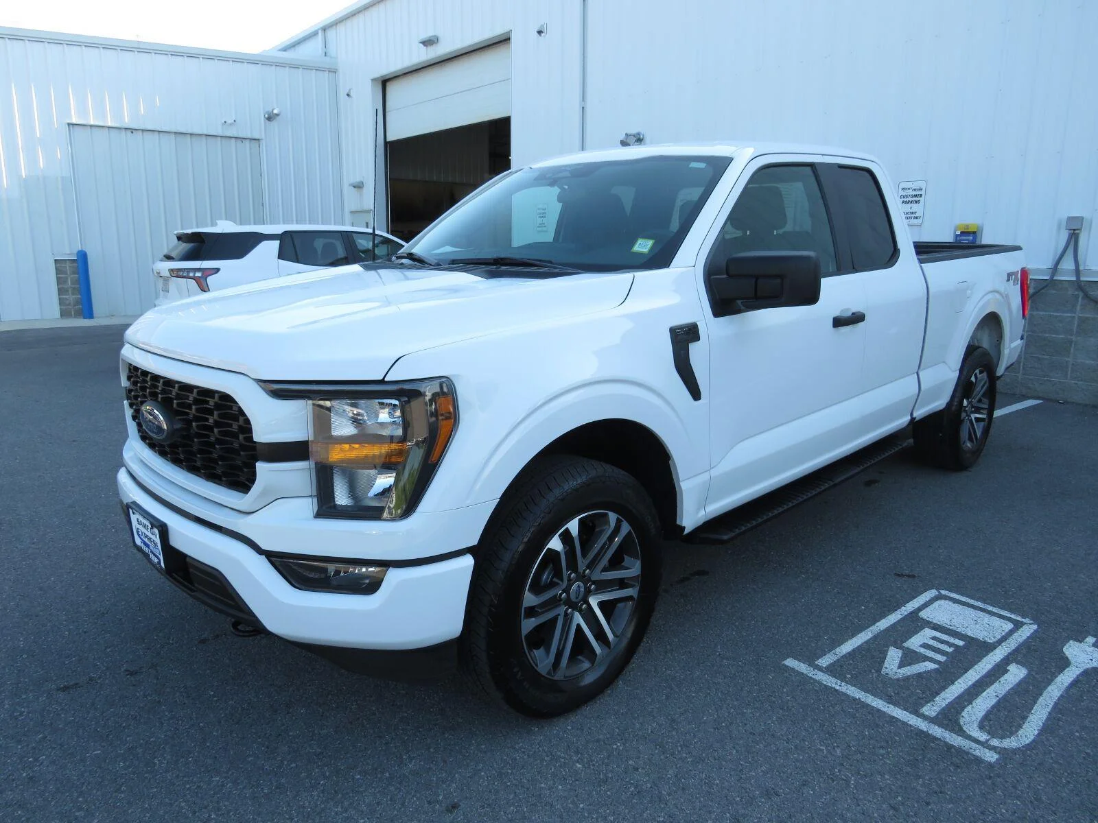 Used 2023  Ford XL image 12