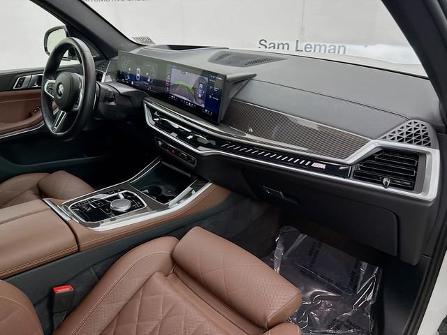 Used 2026 White Metallic BMW M60i image 31