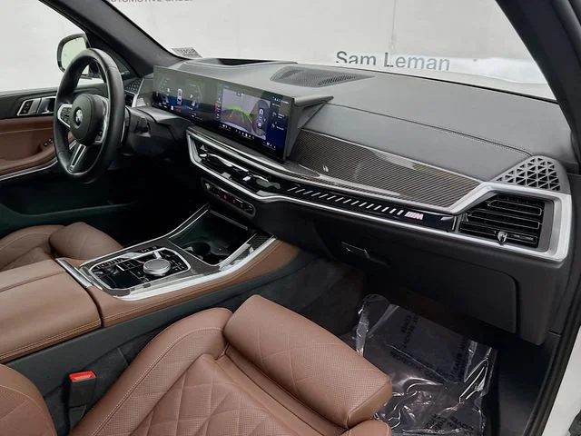 Used 2026 White BMW M60i image 31