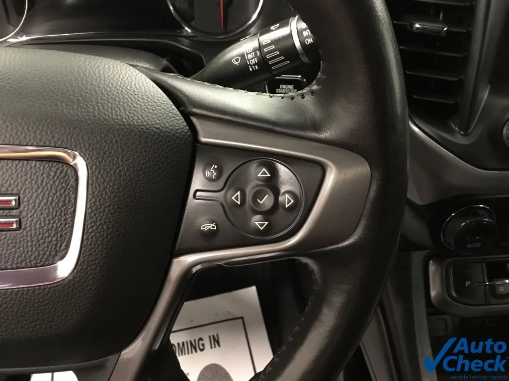 Used 2022 White GMC AT4 image 45