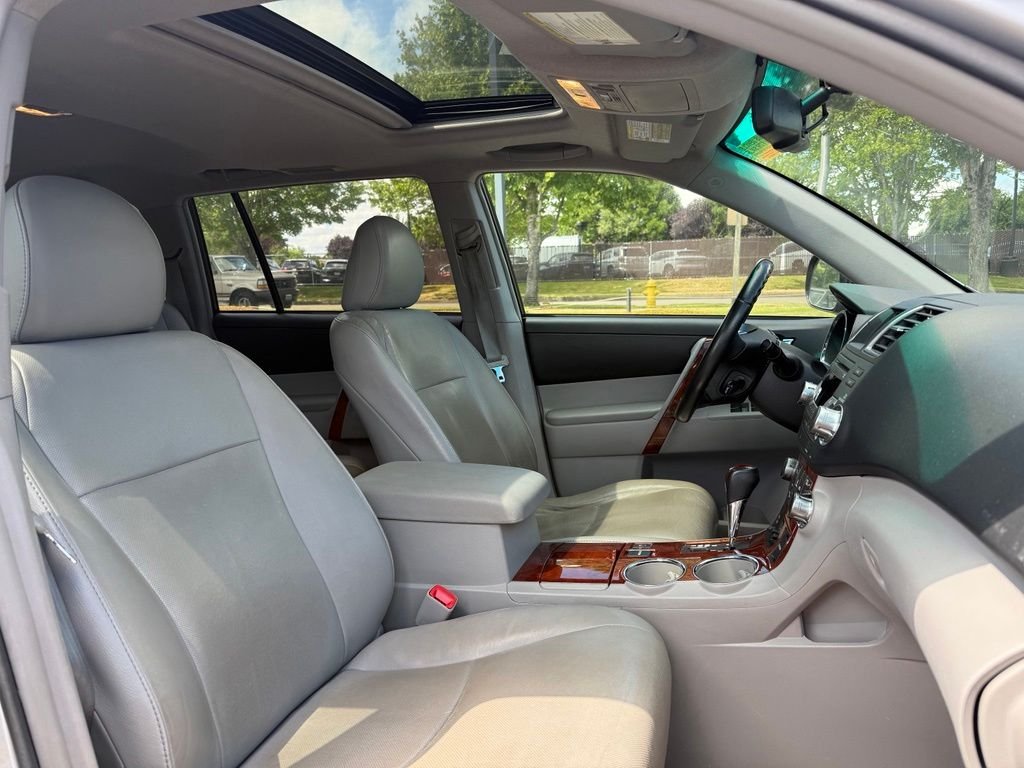 Used 2012 Classic Silver Metallic Toyota Limited image 25