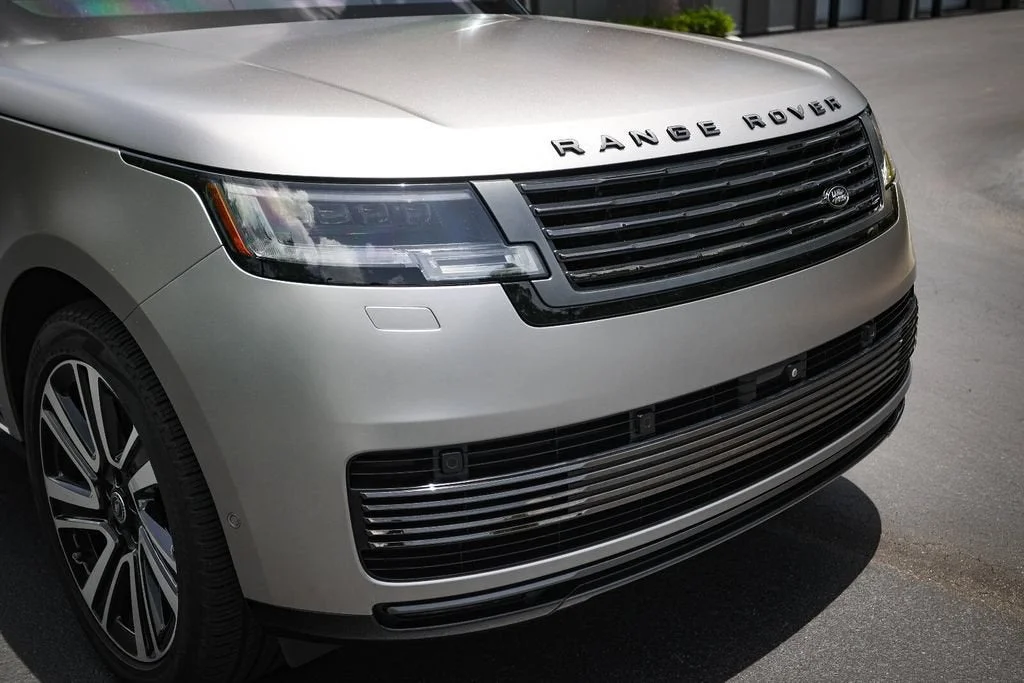 Used 2023 Flux Silver SV Bespoke Ultra Metallic Satin Land Rover SV image 10
