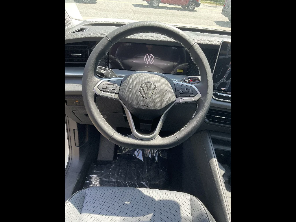 New 2026 Pure White Volkswagen SE 4Motion image 8