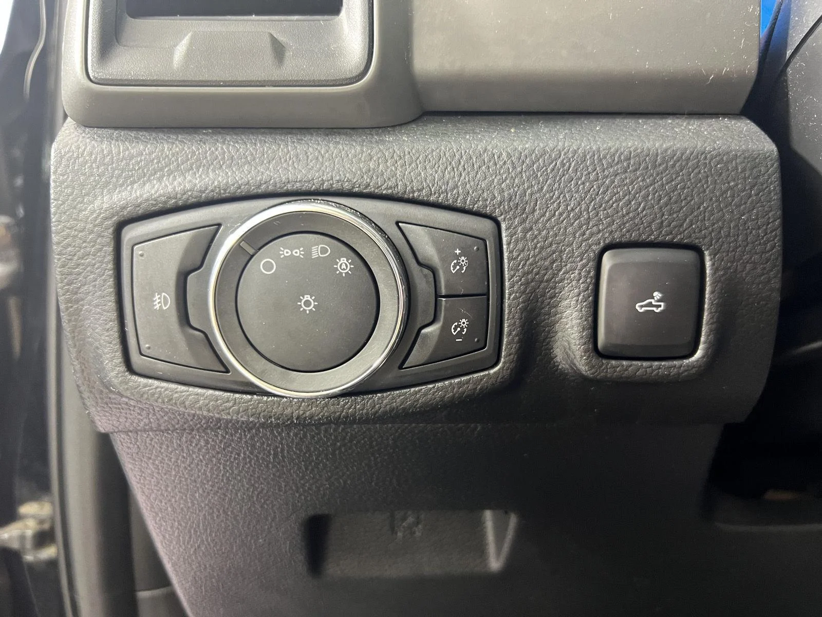 Used 2020 Shadow Black Ford XL image 16