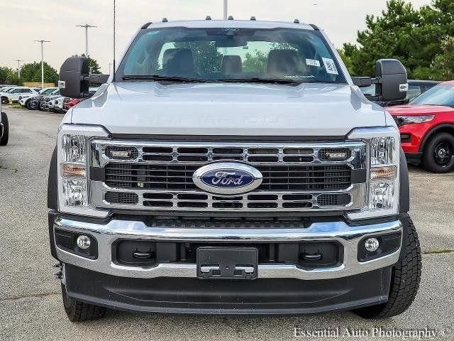 New 2025 Oxford White Ford F-550® XL image 36
