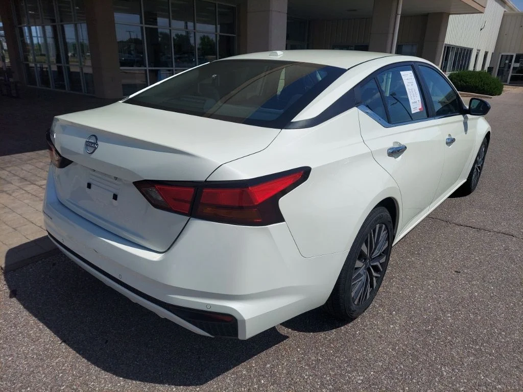 Certified Used 2025 White Nissan 2.5 SV image 7