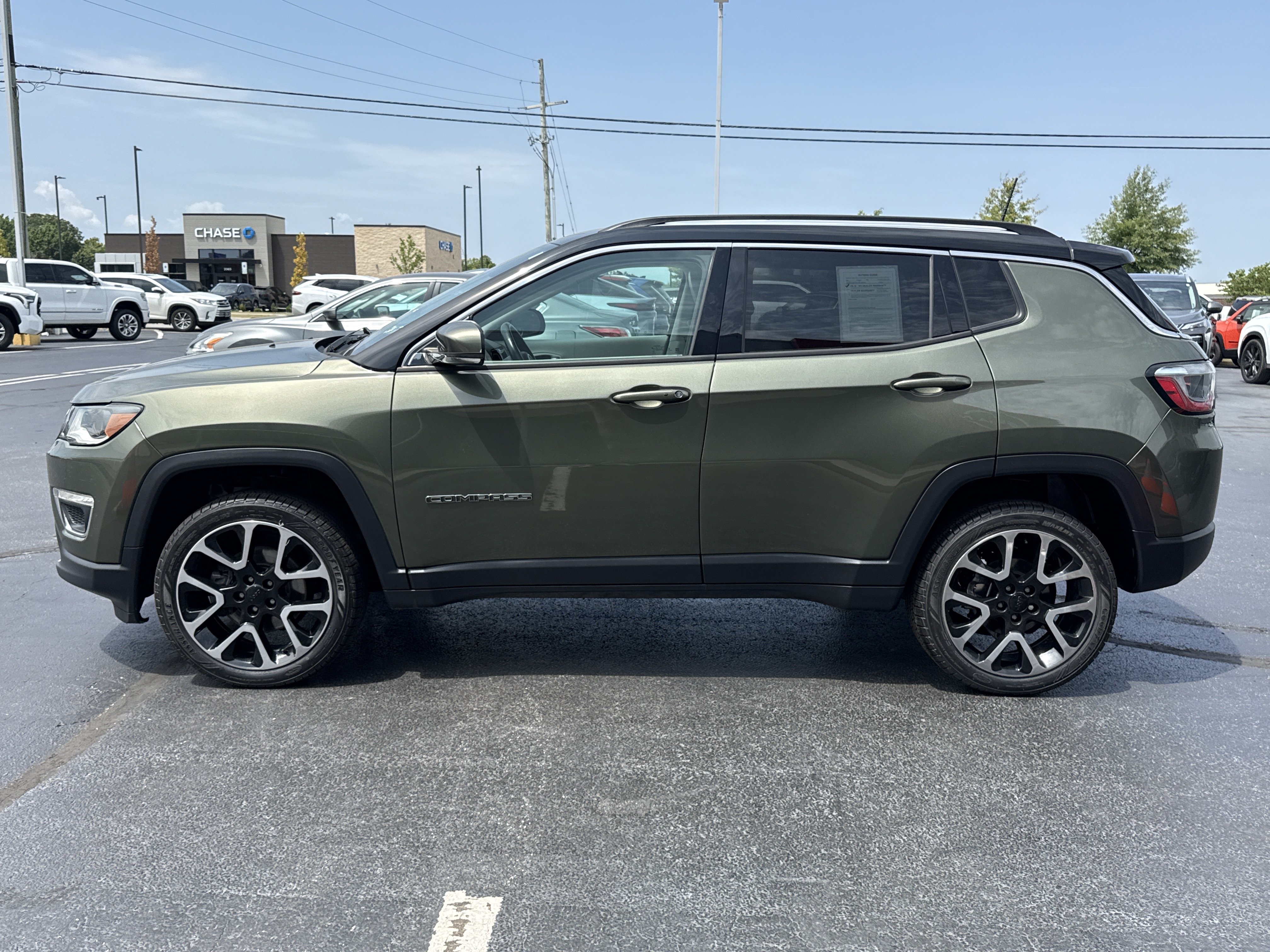 Used 2017 Olive Green Pearlcoat Jeep Limited 4WD image 12