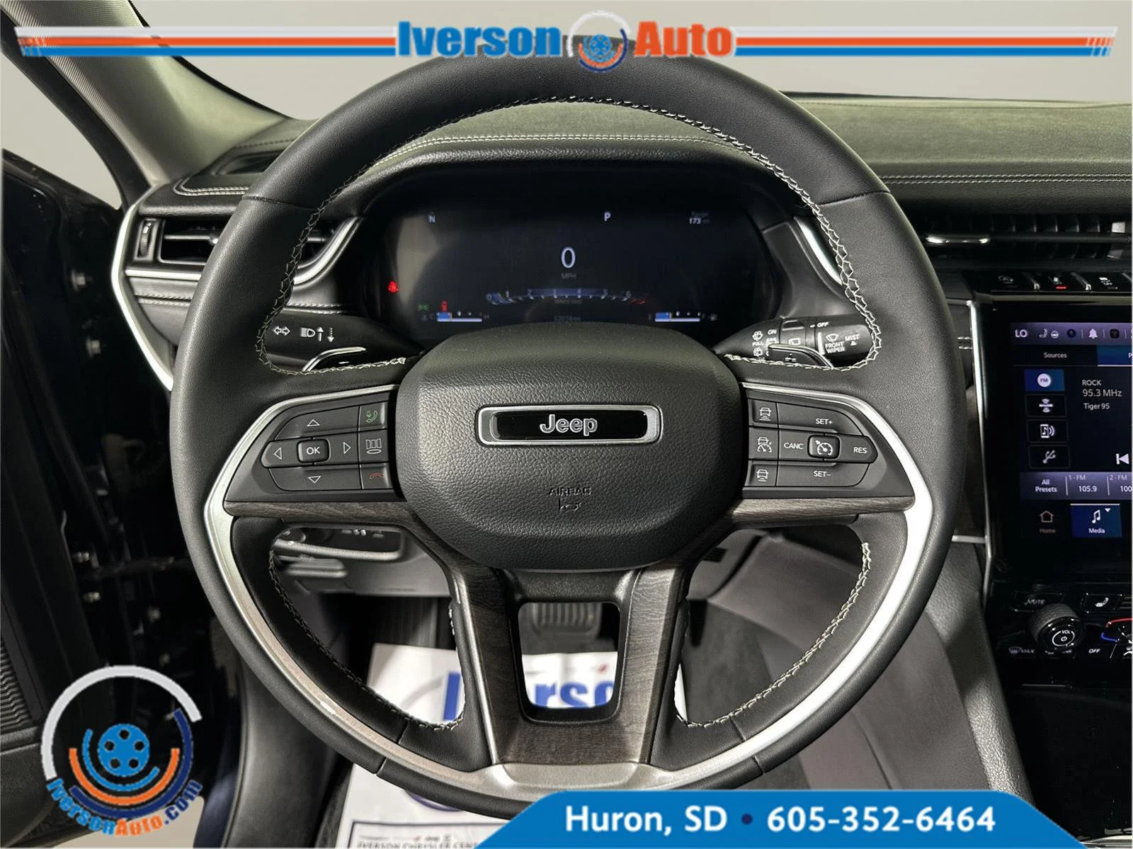 Used 2024 Midnight Sky Jeep Limited image 16