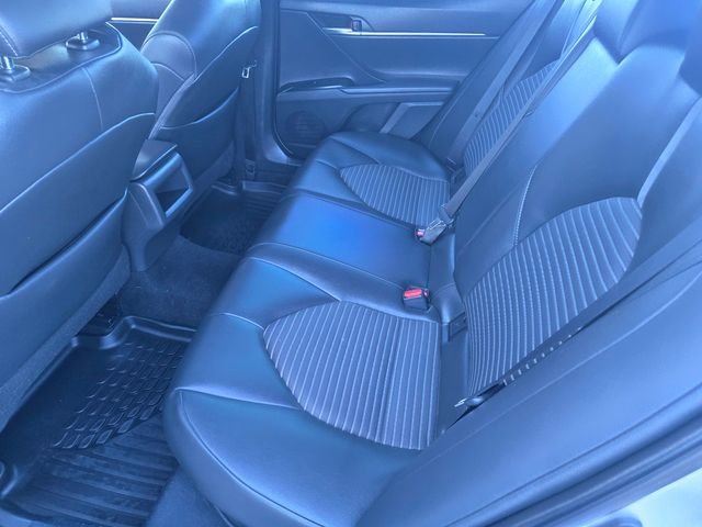 Used 2018 Silver Toyota SE image 12