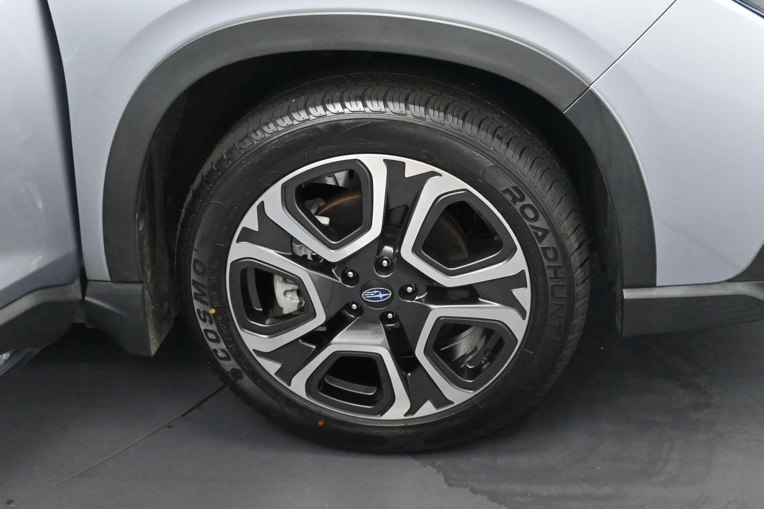 Used 2024 Ice Silver Metallic Subaru Limited image 38