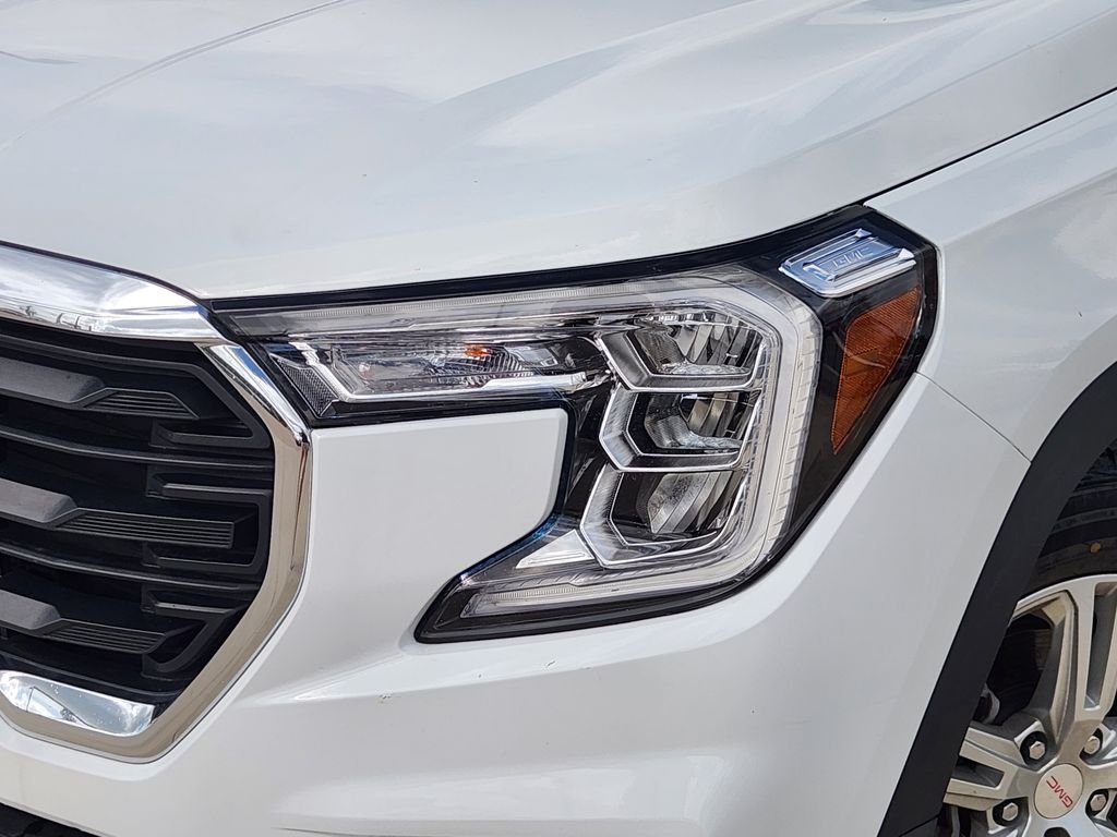 Used 2022 Summit White GMC SLE image 11