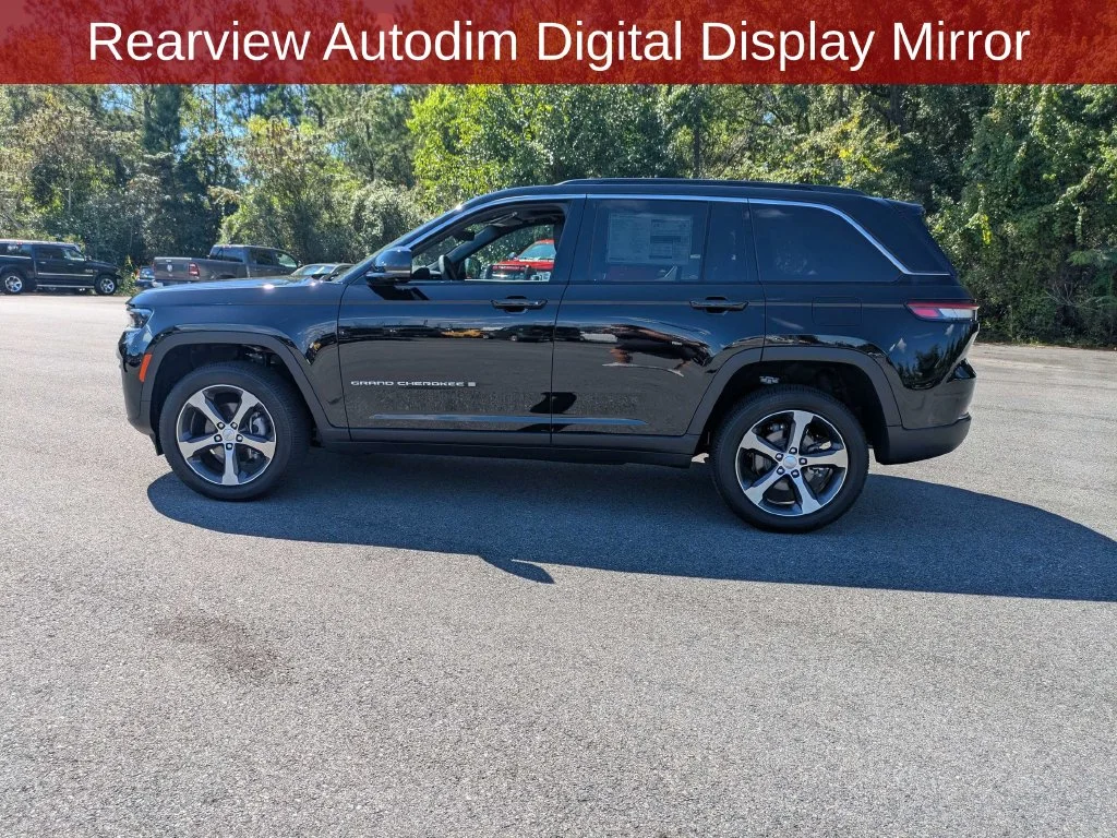 New 2026 Diamond Black Crystal Pearl-Coat Exterior Paint Jeep Limited image 9