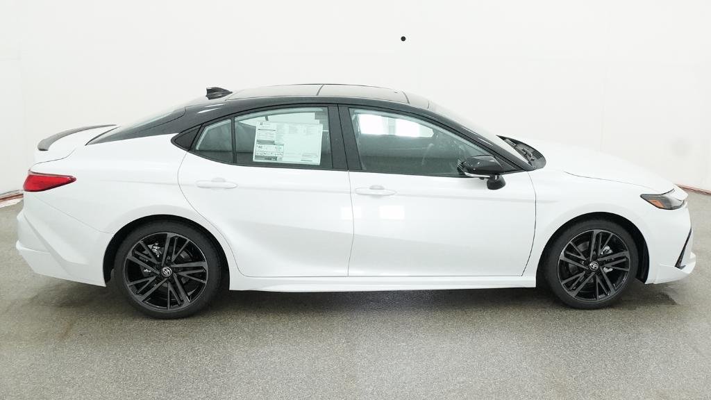 New 2026 Wind Chill Pearl with Midnight Black Metallic roof Toyota XSE image 2