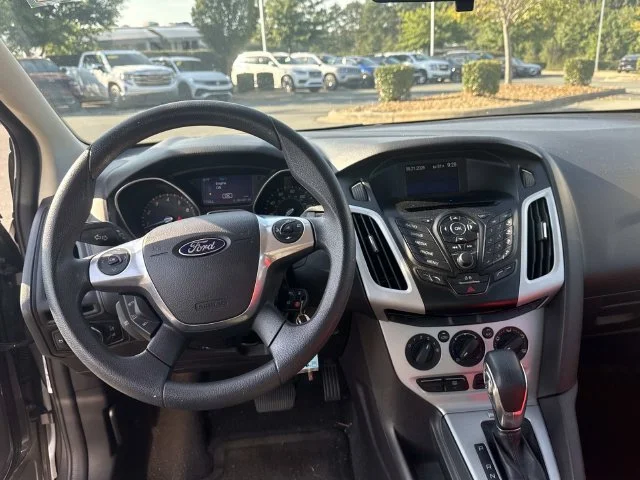 Used 2014 Gray Ford SE image 6