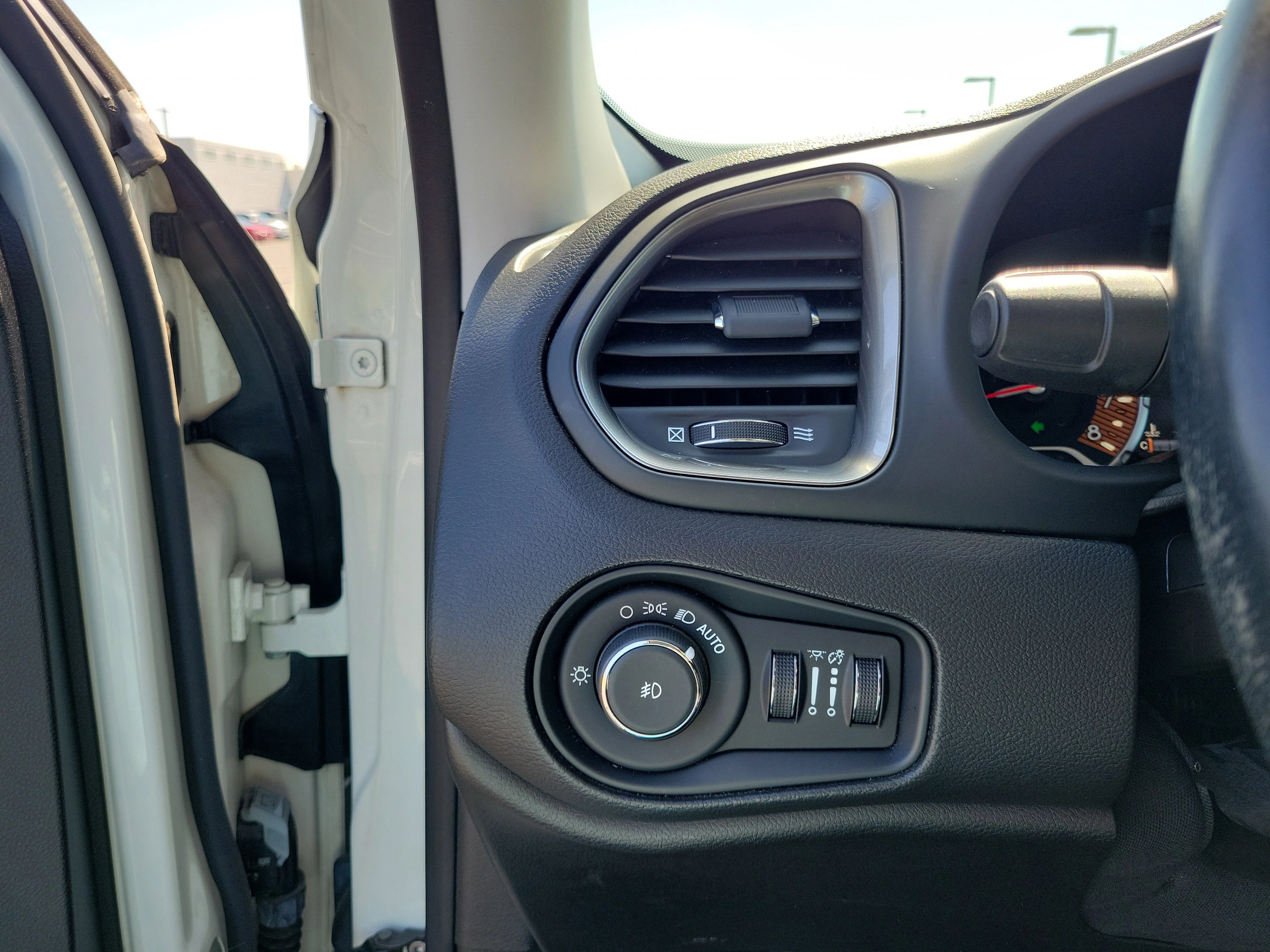 Used 2021 Alpine White Clear Coat Jeep Limited image 20