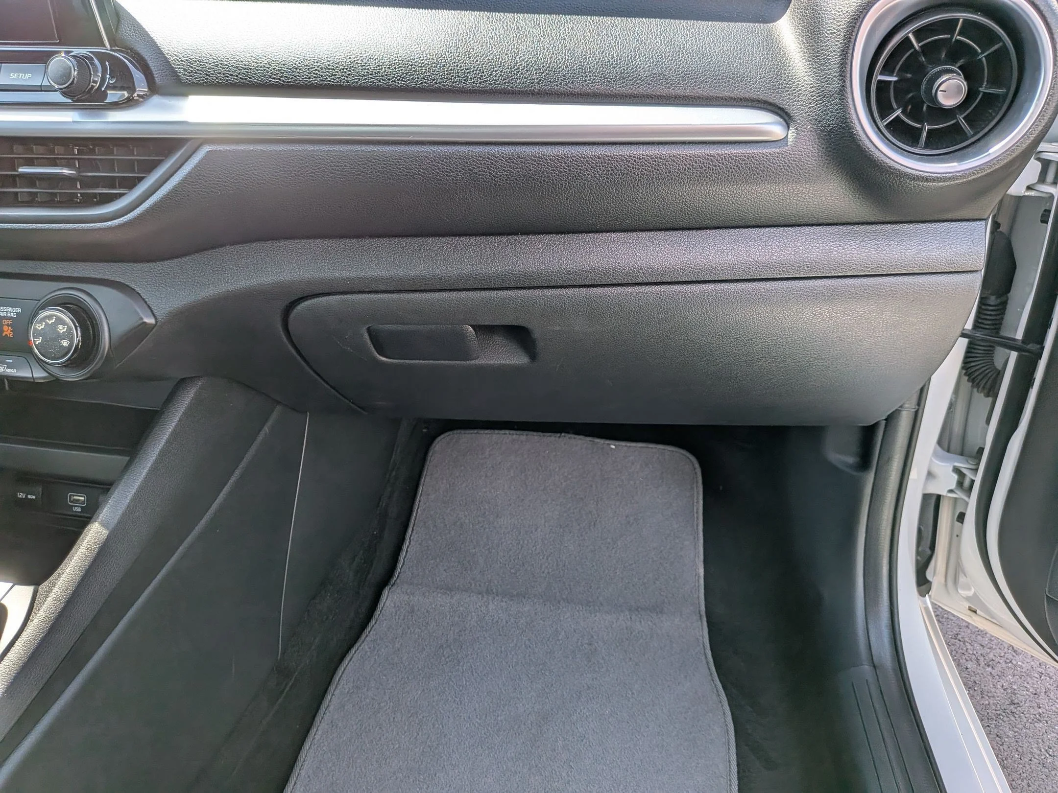 Used 2023 Snow White Pearl Kia LXS image 28