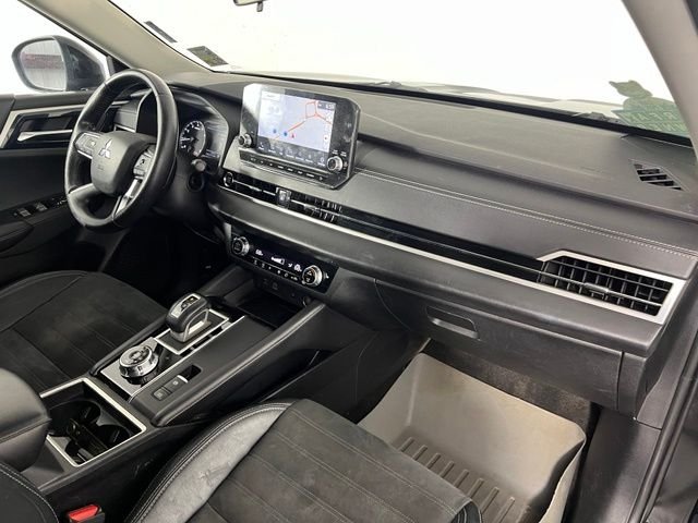 Used 2022 Black Mitsubishi SE image 40