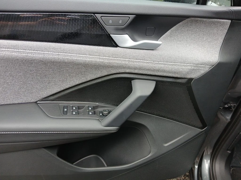 2025 Volkswagen Tiguan S - Photo 12