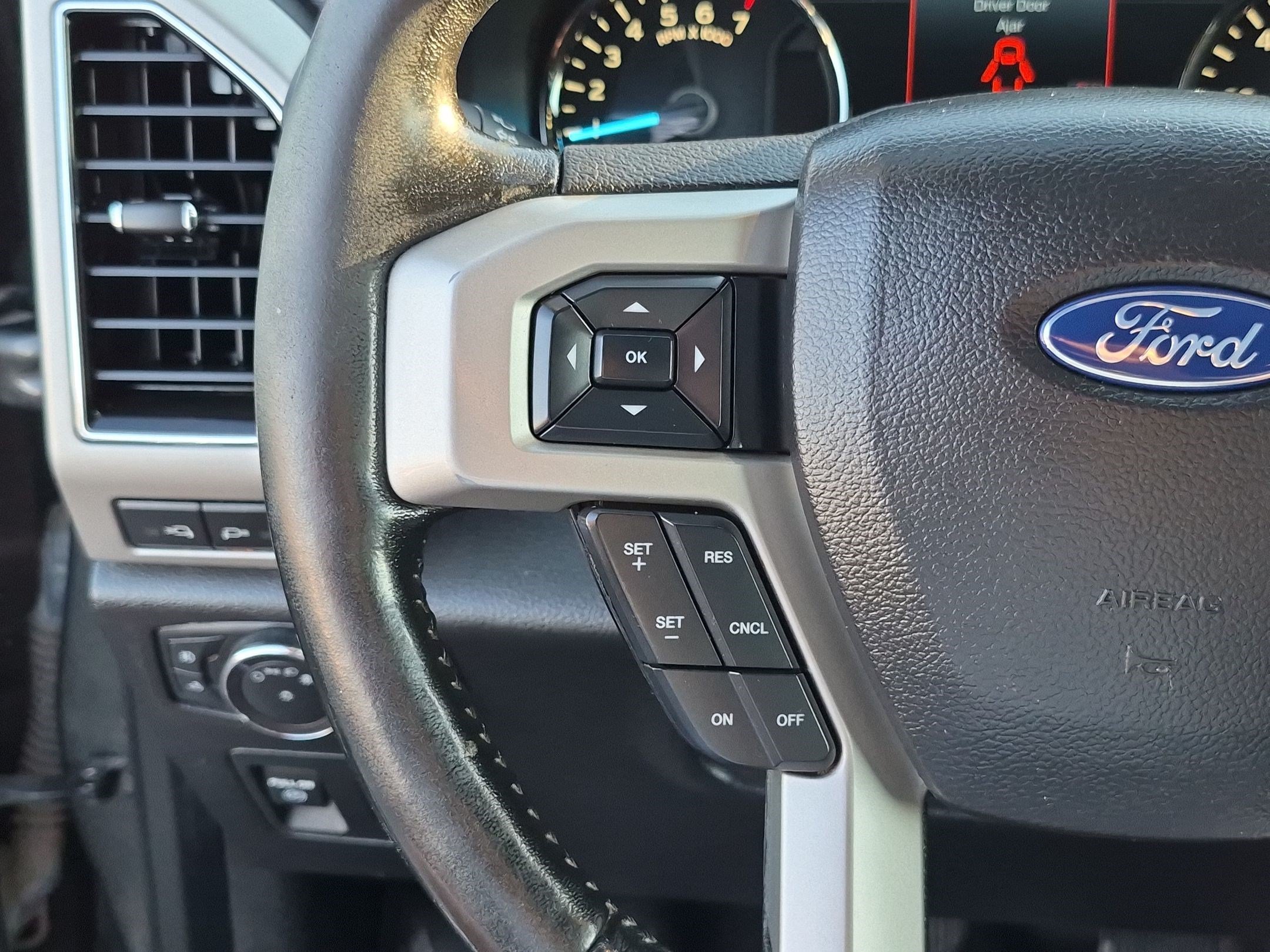 Used 2018 Magnetic Ford LARIAT image 17