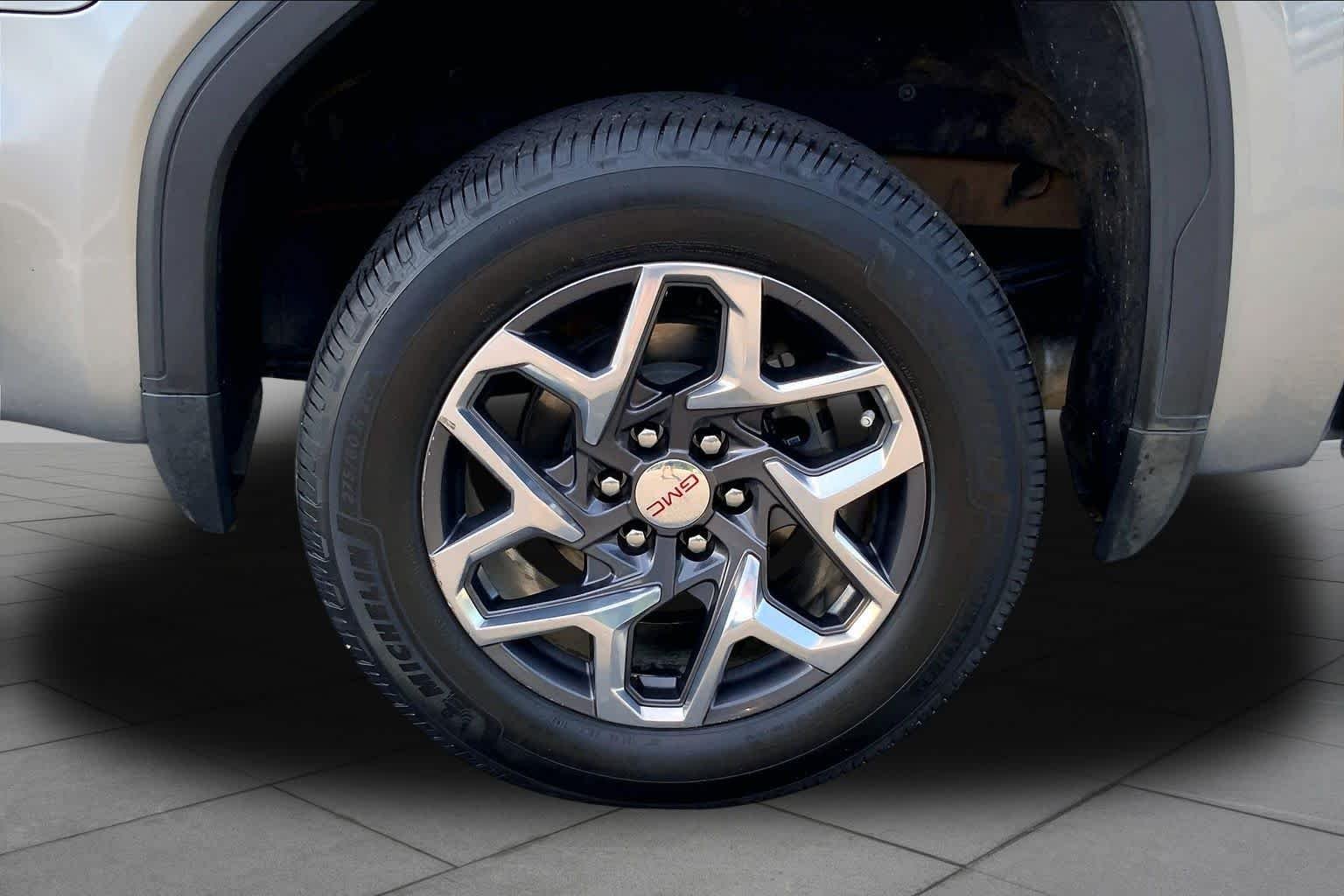 Used 2023 Sterling Metallic GMC SLT image 11