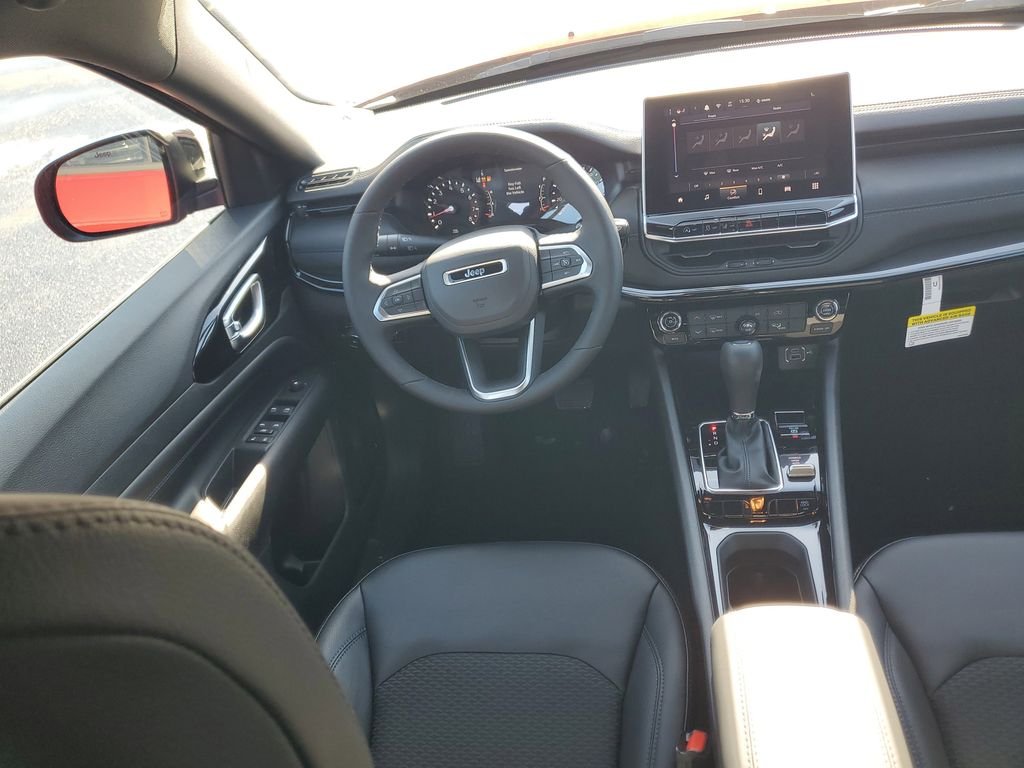 New 2026 Red Hot Pearlcoat Jeep Latitude image 13