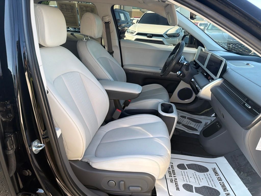 Used 2023 Black Hyundai Limited image 18