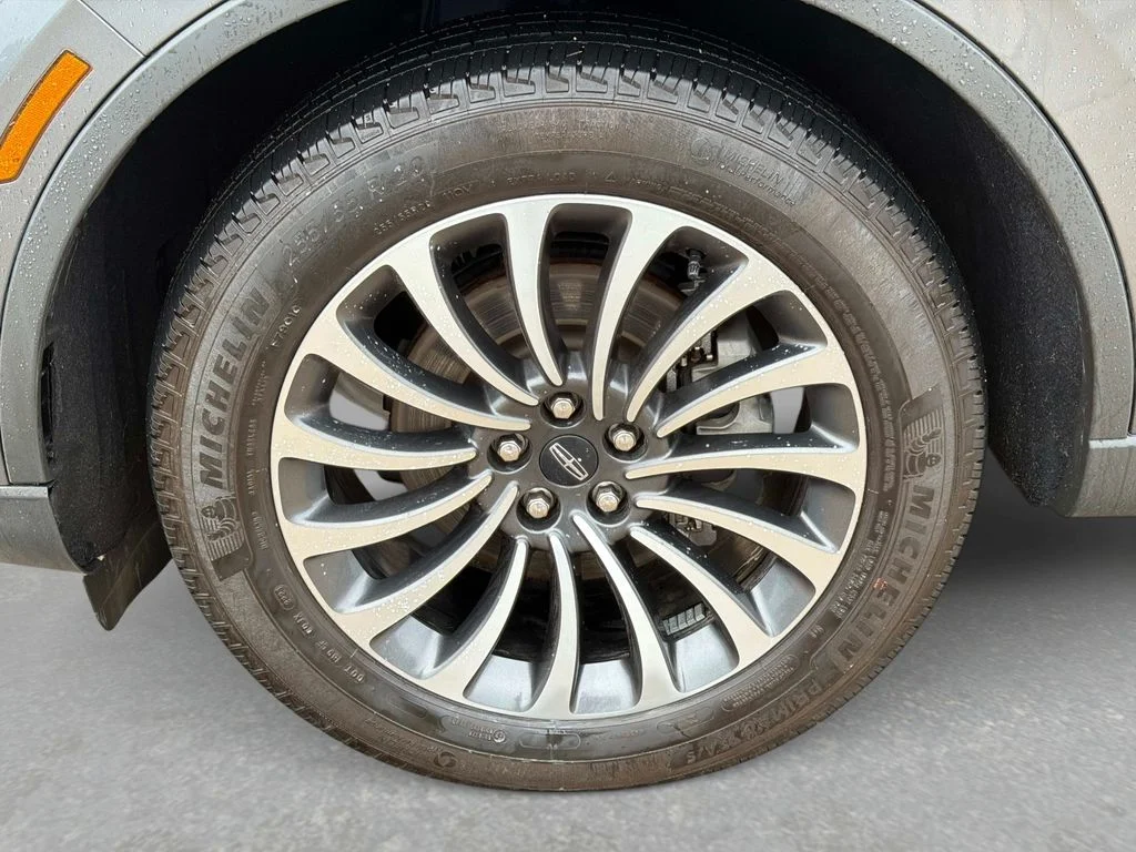 Used 2023 Metallic Lincoln Standard image 12