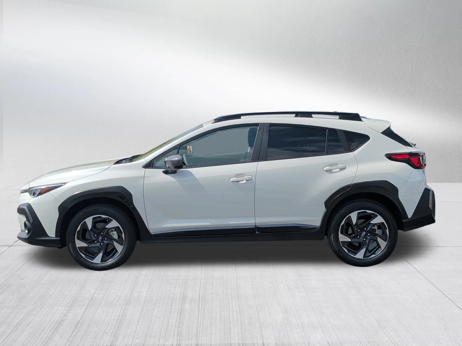 Used 2025 Crystal White Pearl Subaru Limited image 4