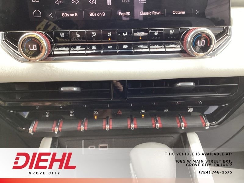 Used 2024 White GMC AT4X image 33