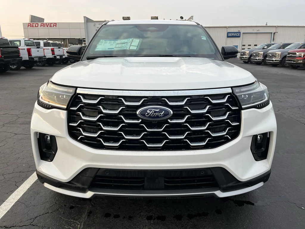 New 2026 Star White Metallic Tri-Coat Ford Platinum™ image 2
