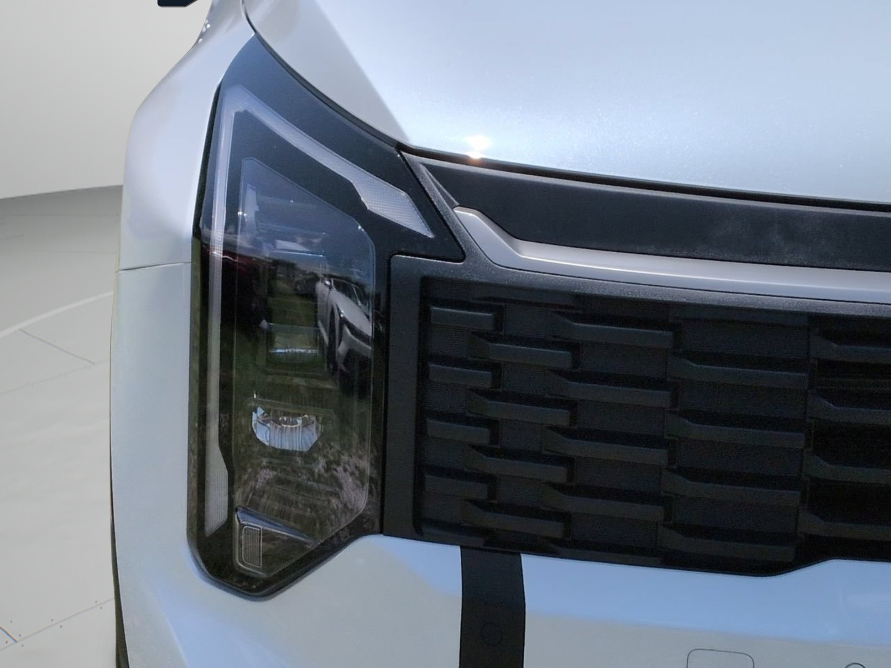 New 2026 Snow White Pearl Kia LX image 28