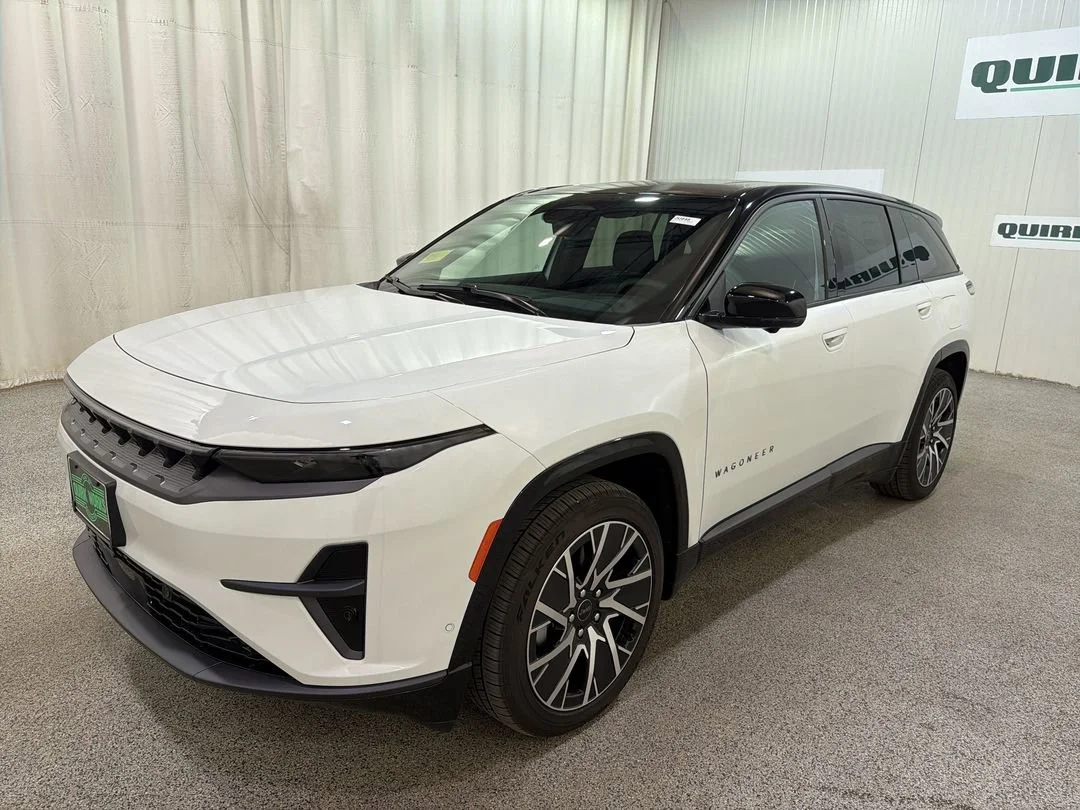 Used 2025 Bright White Clearcoat Jeep Limited image 4