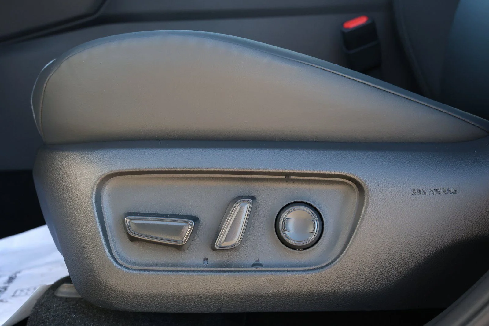 2026 Toyota RAV4 XSE - Photo 30