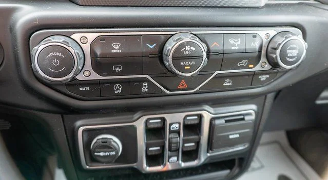 Used 2022 Blue Jeep Sport image 23
