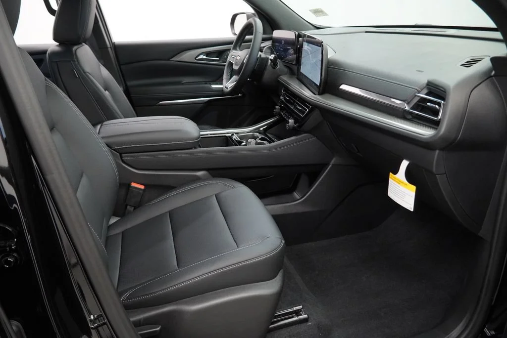 New 2027 Mosaic Black Metallic Chevrolet LT image 29
