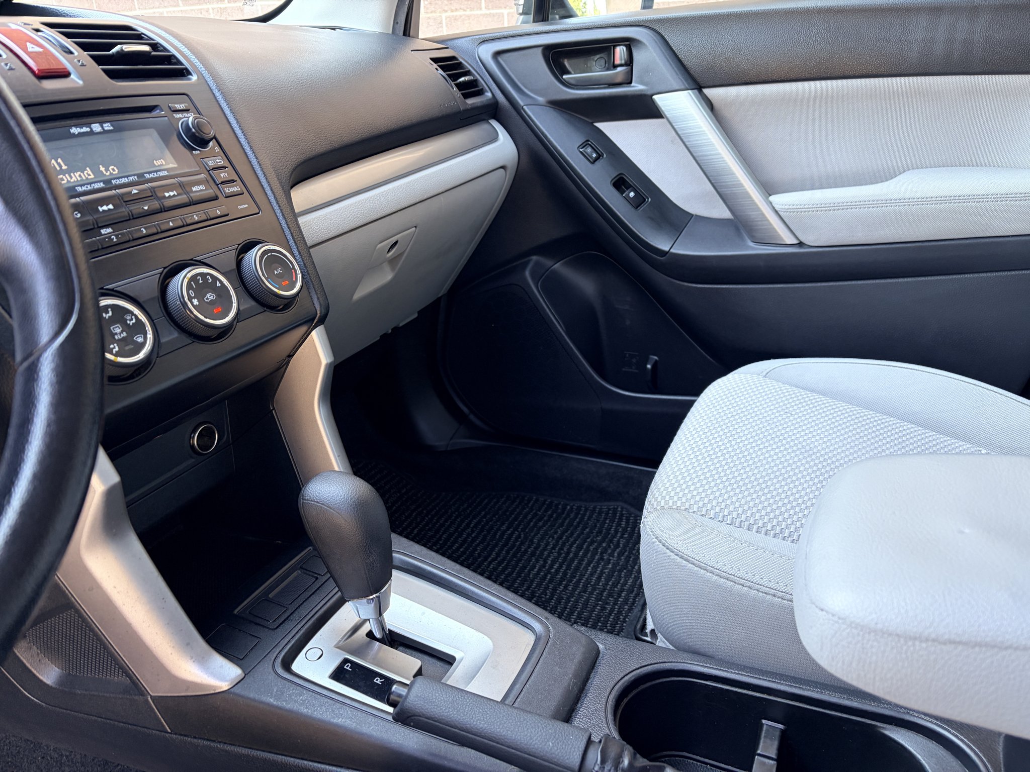 Used 2015 Dark Gray Metallic Subaru 2.5i Premium image 19