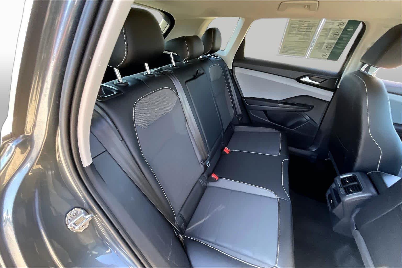 Used 2022 Platinum Gray Metallic Volkswagen SE image 19