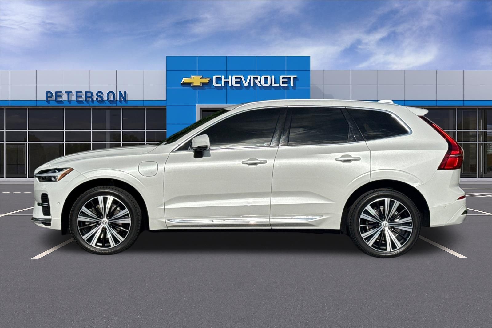 Used 2022 White Volvo T8 Inscription image 7