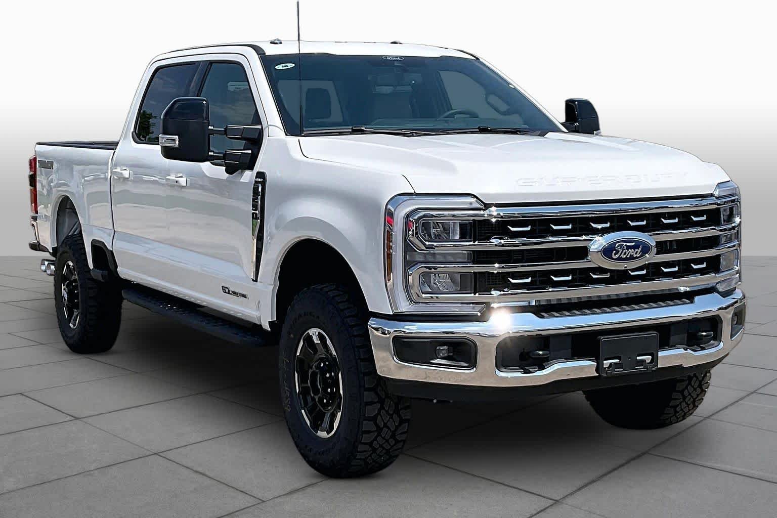 New 2026 Star White Metallic Tri-Coat Ford F-250® Lariat® image 2