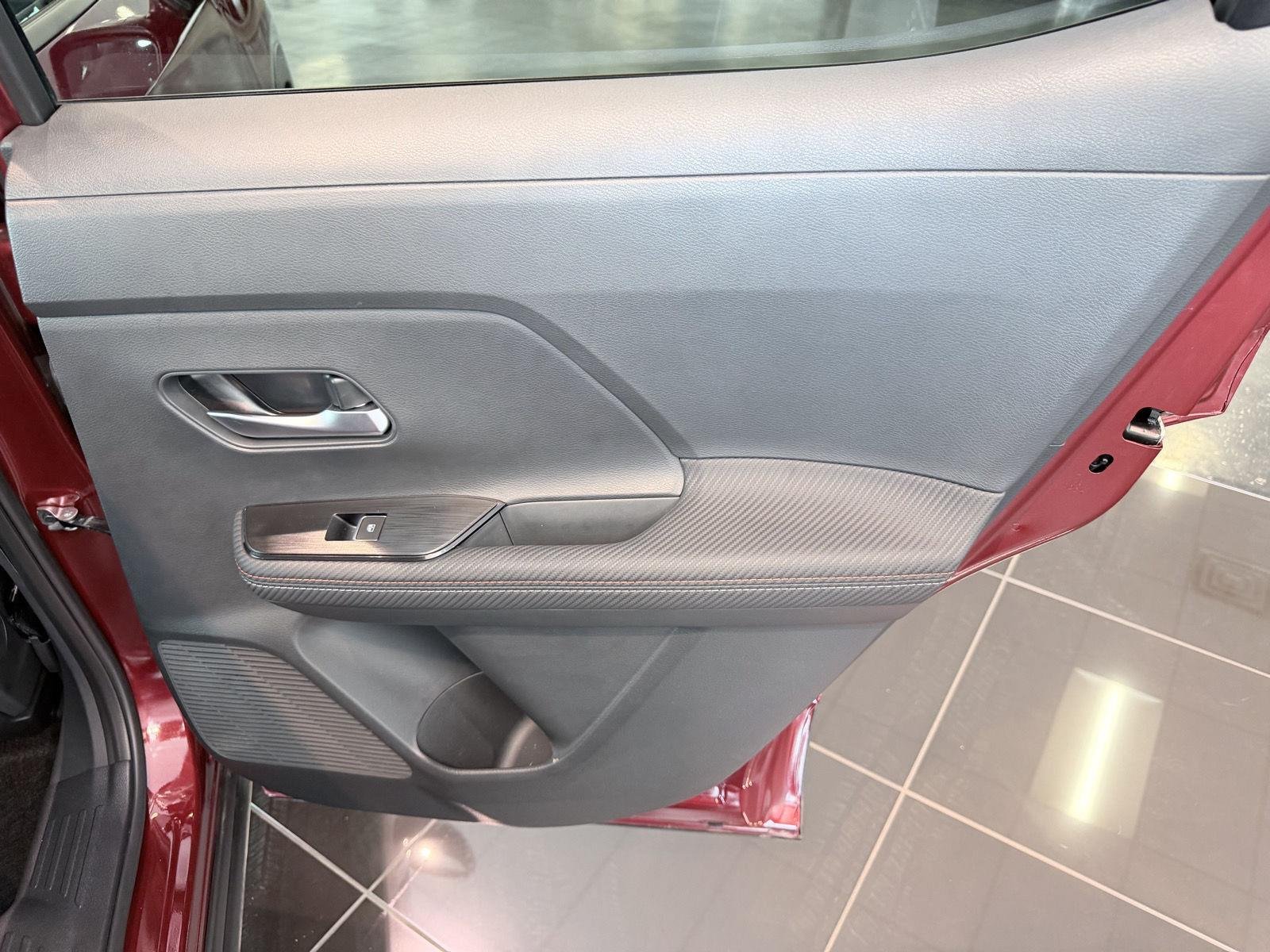Used 2025 Scarlet Ember Tintcoat Nissan SR image 24